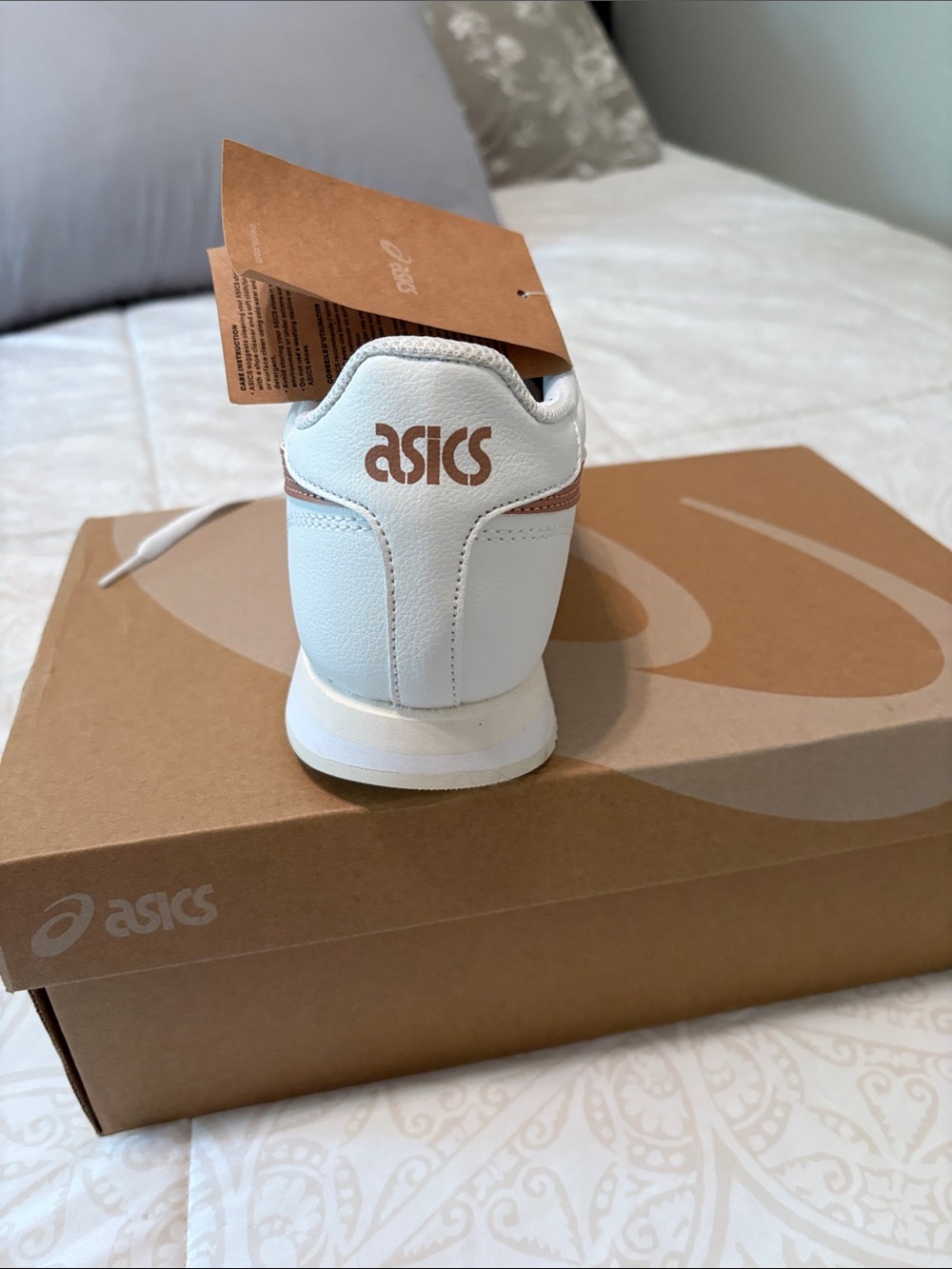 NIB ASICS tiger running shoes - Picture 3 of 5